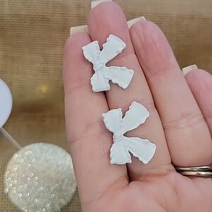 WHITE BOW EARRINGS